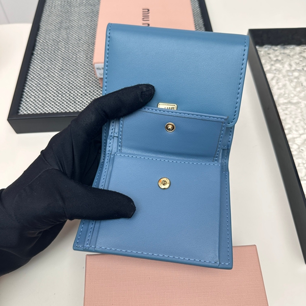 超激安ブランド財布偽物着用イメージ